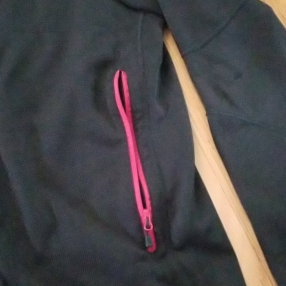 North Face Fleece Jacket - Picture 5 of 10